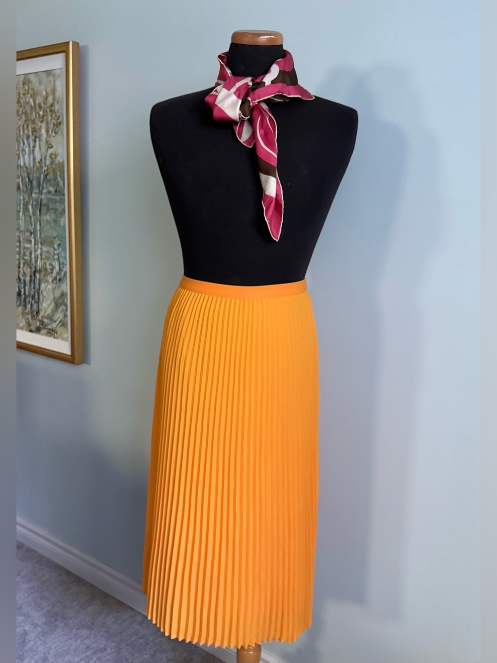 Aritizia Babaton Pleated Midi Skirt – Bright Marigold Orange